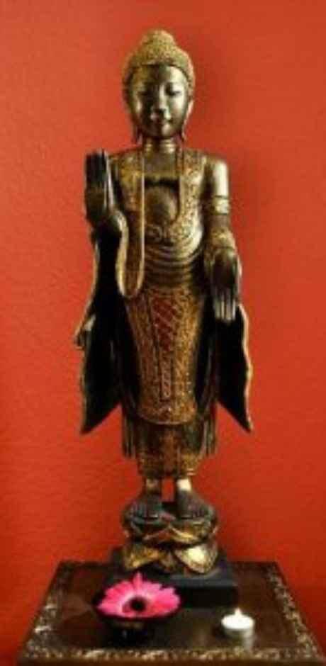 Buddhastatue im Eingangsbereich meiner Praxis Buddhastatue im Eingangsbereich der TCM Praxis Köln, die nach Feng Shui eingerichtet ist